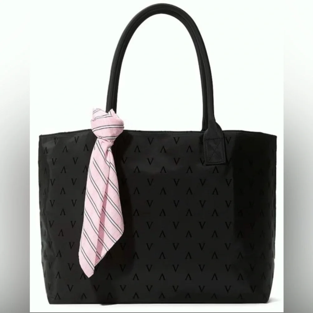 Victoria's Secret Heart slippers size medium and tote - Picture 9 of 10